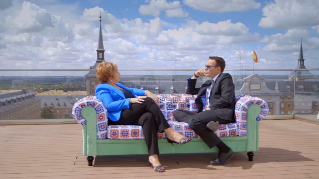 La política popular se sienta en el chester con Risto