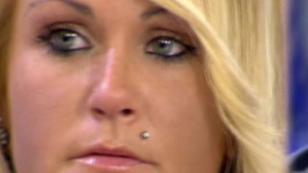 Saray no puede contener las lágrimas