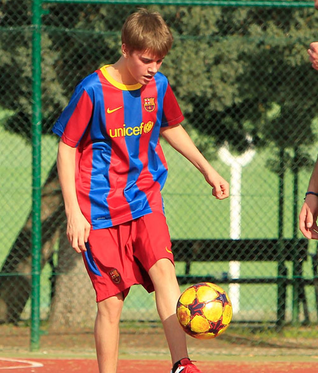 Justin Bieber se viste de culé para jugar un partido en Madrid