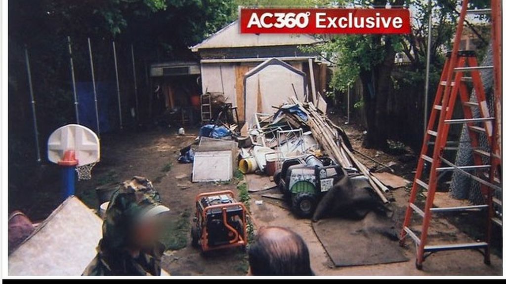 El patio de Ariel Castro en la casa de los horrores de Cleveland