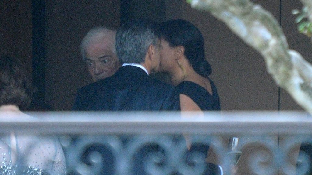 George Clooney y Amal Alamuddin junto a los invitados el día de su boda