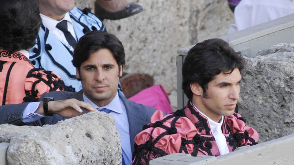 Fran Rivera lleva a su novia a Ronda y Cayetana intima con Eva González