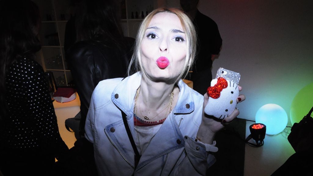 Malena Costa y Eva González, de uñas