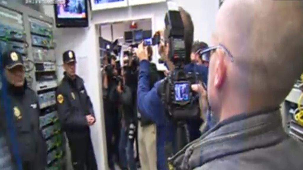 La policía desaloja a los trabajadores por orden judicial