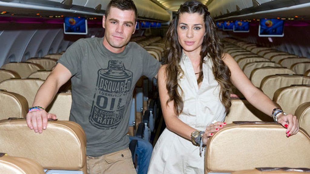 Elena Tablada y Fonsi Nieto unieron fuerzas para presentar un avión de Vueling