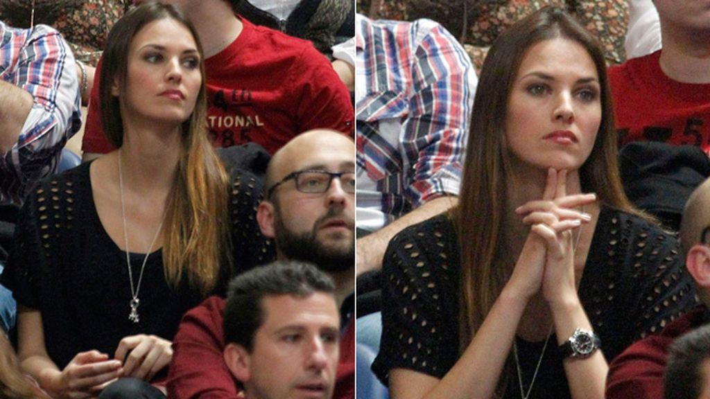 Mientras su chico corría por las bandas, Helen seguía atenta sus movimientos