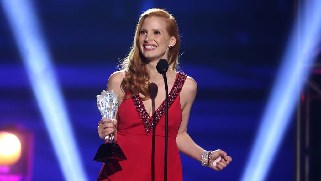Jessica Chastain recoge el galardón de Mejor Actriz por 'Zero Dark Thirty'