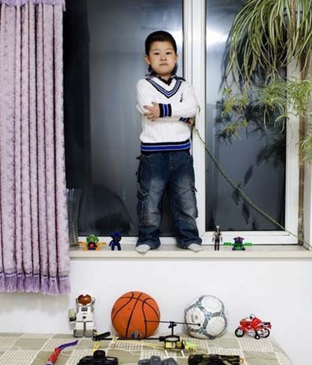 Niños de todo el mundo con sus juguetes