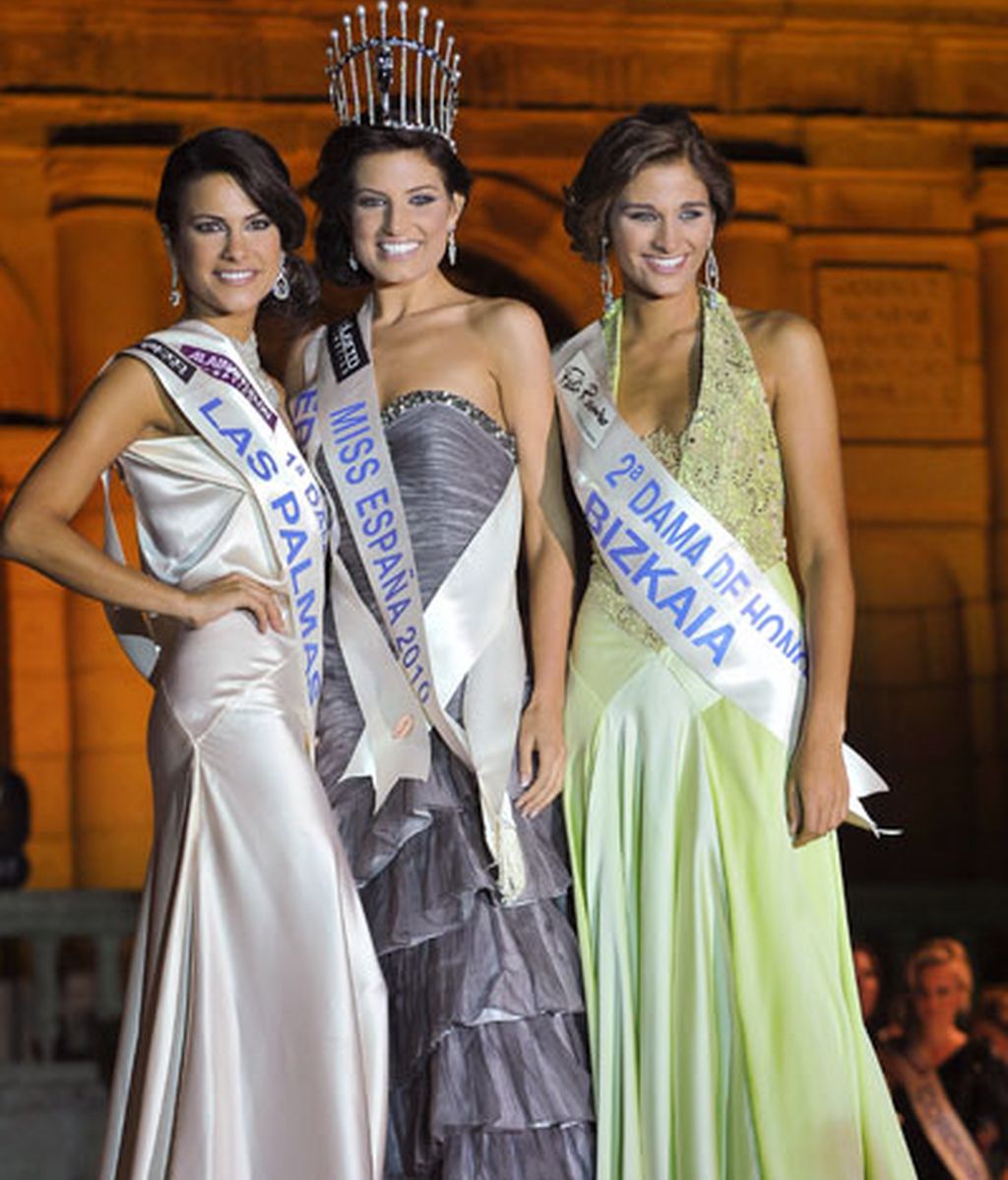 Miss España y sus damas de honor, posan radiantes