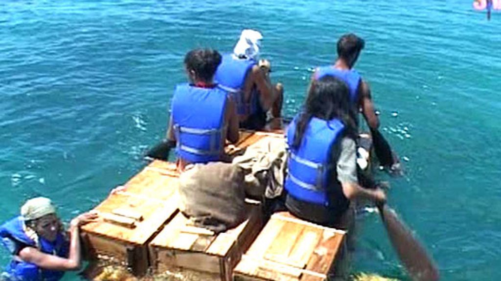 La balsa aguanta el duro viaje