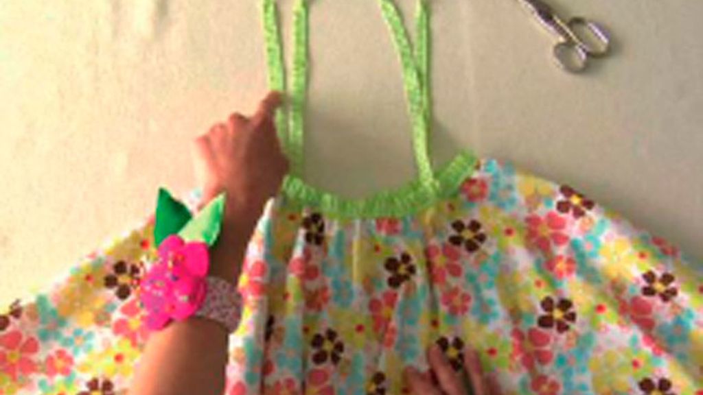 Tricotosas 37: Vestido de volante para niña