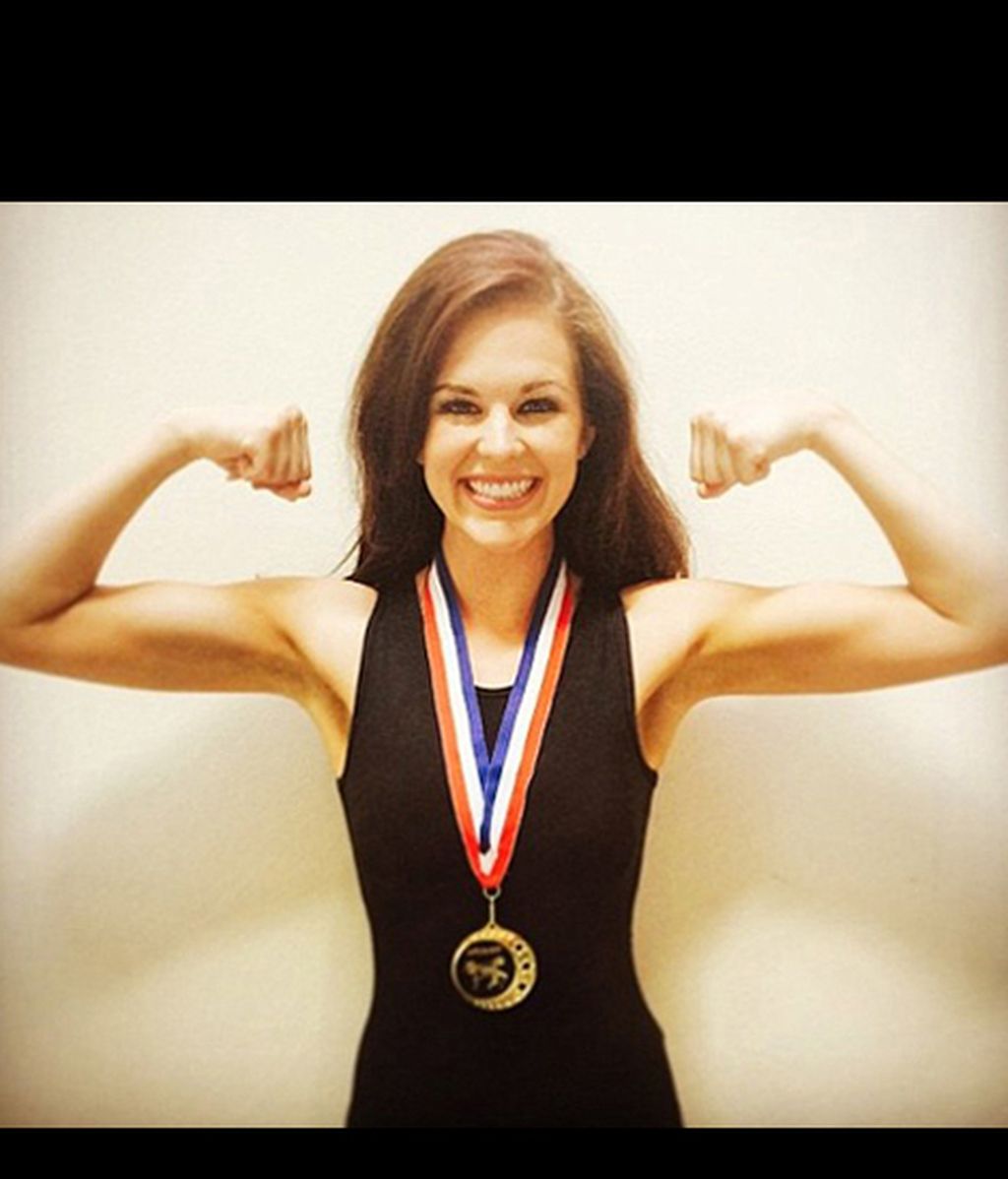 Vence en el concurso de traje de baño desafiando a su diabetes