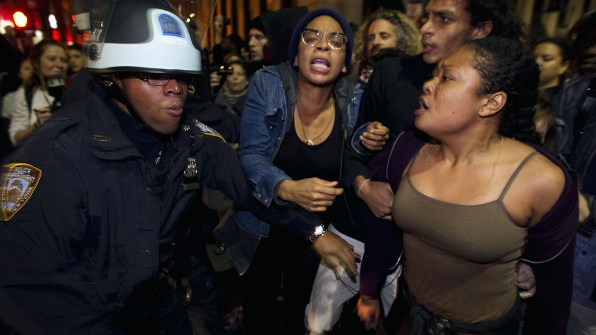 El desalojo del campamento 'Occupy Wall Street' en Nueva York acaba con 70 detenidos