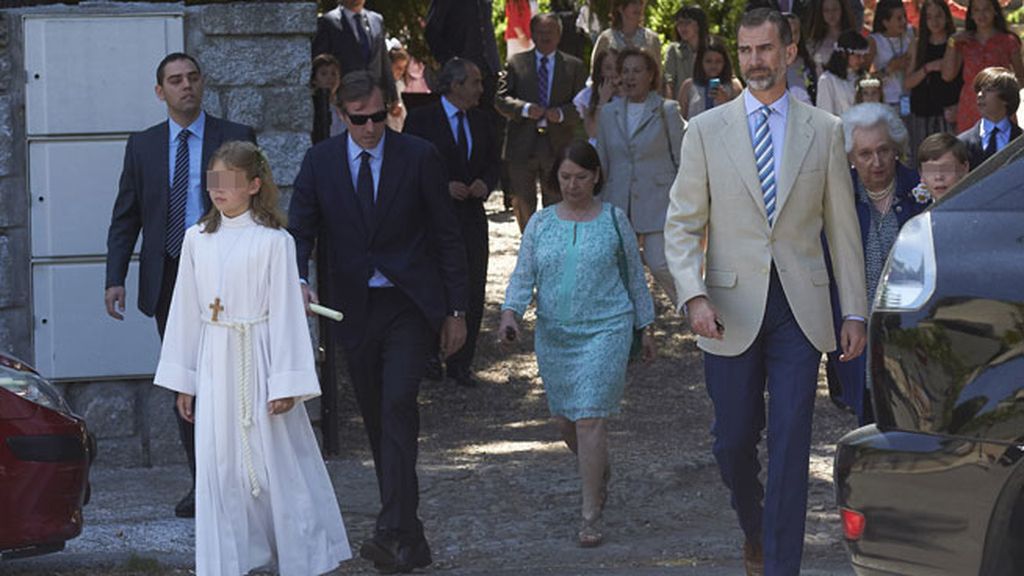 Letizia, Felipe, Leonor... Así fue la comunión de los hijos de Laura Ponte y Gómez Acebo
