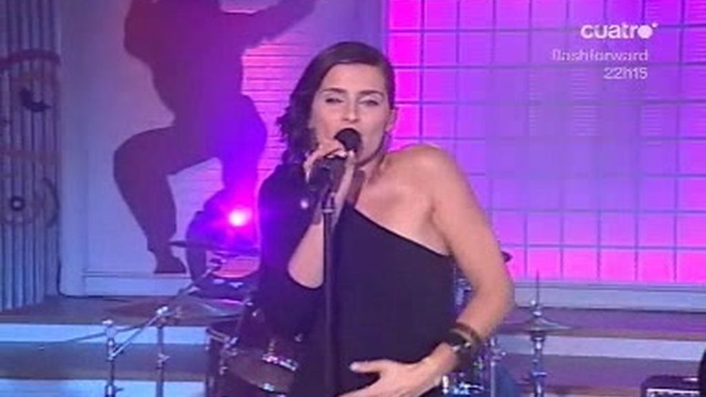 Nelly Furtado canta en directo en la Escuela de Fama