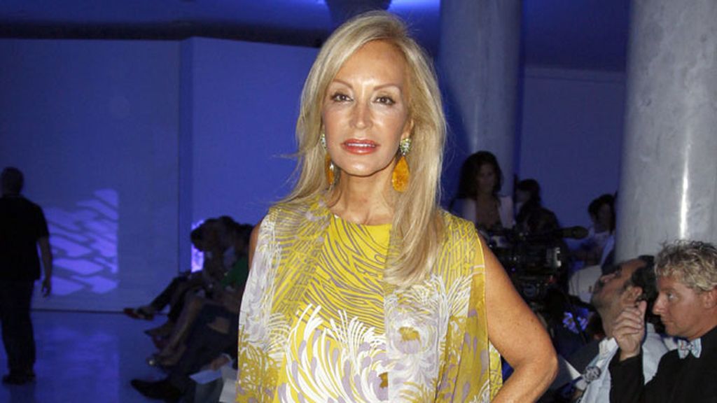 Carmen Lomana en el desfile de Alvarno