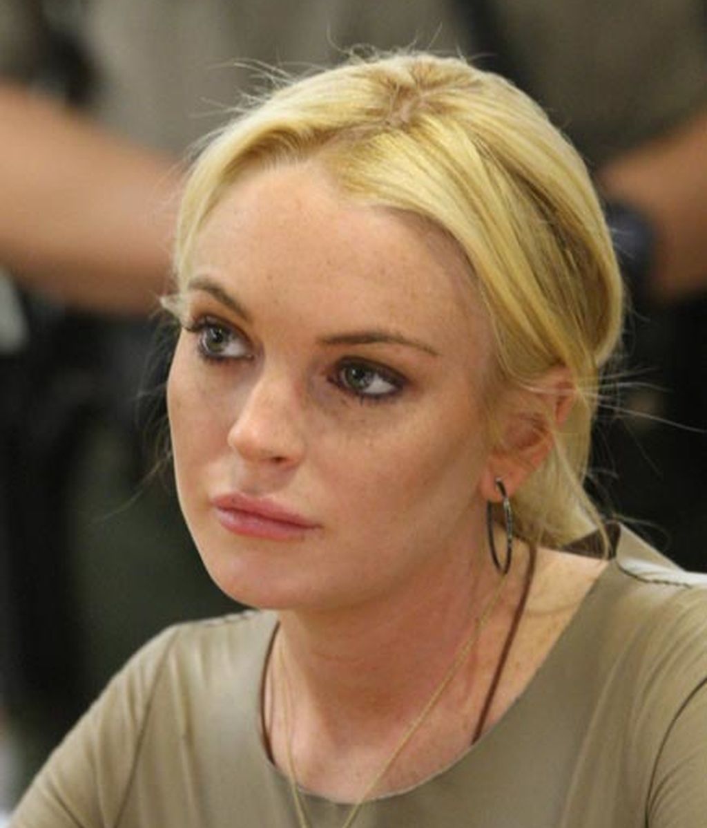 Lindsay Lohan no aguanta sus pecas