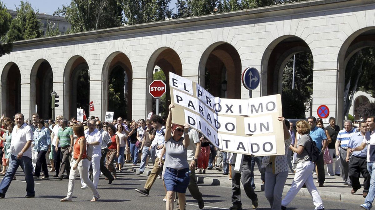 Funcionarios cortan el paseo de la Castellana en Nuevos Ministerios