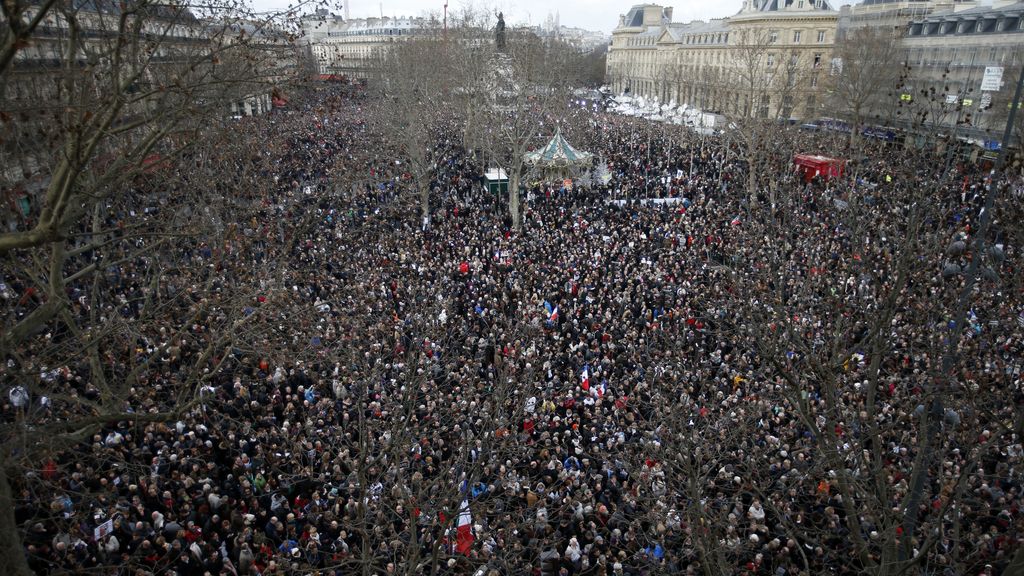 Histórica marcha por la paz en la capital francesa