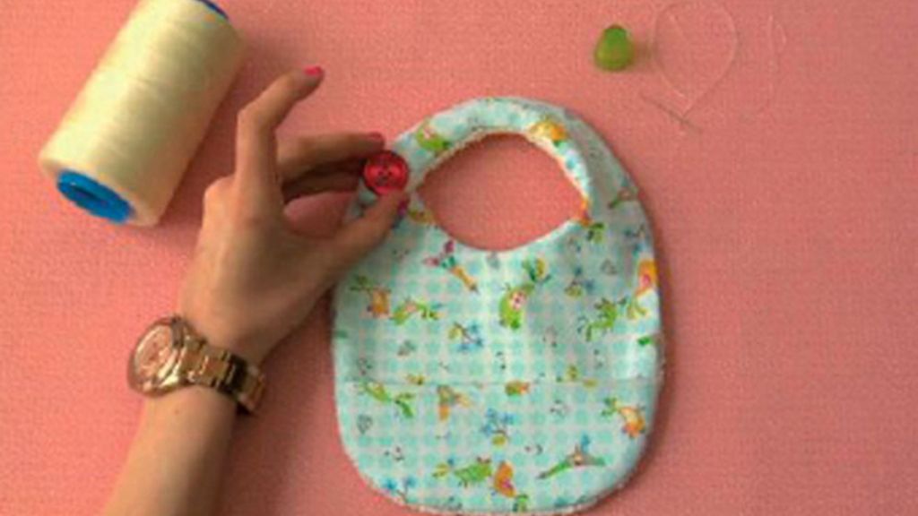 Tricotosas 35: Babero de bebé