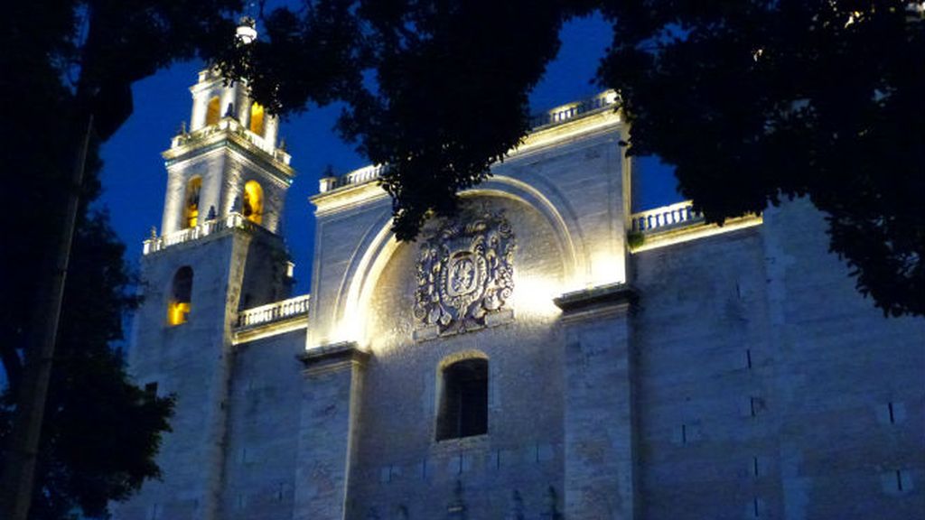 mérida catedral noche