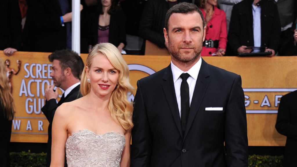 Naomi Watts, nominada por 'Lo imposible', acudió con su pareja, el también actor Liev Schriber