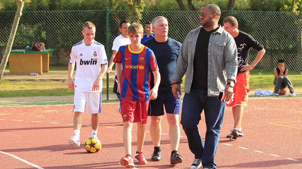 Justin Bieber se viste de culé para jugar un partido en Madrid