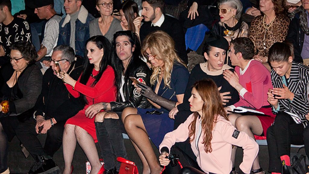 Asistentes desfile Davidelfin