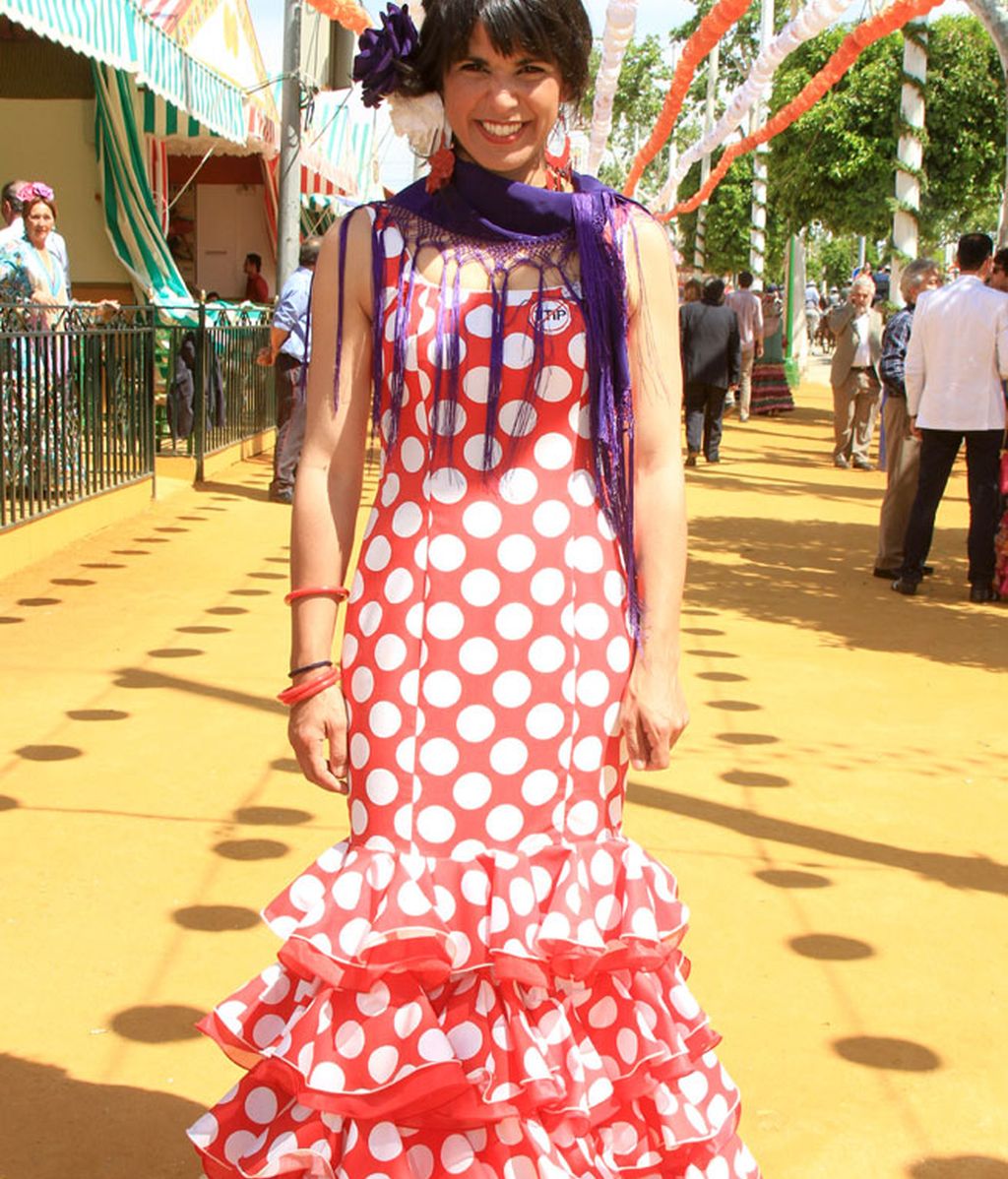 Teresa Rodríguez, líder de Podemos Andalucía, con vestido rojo de lunares