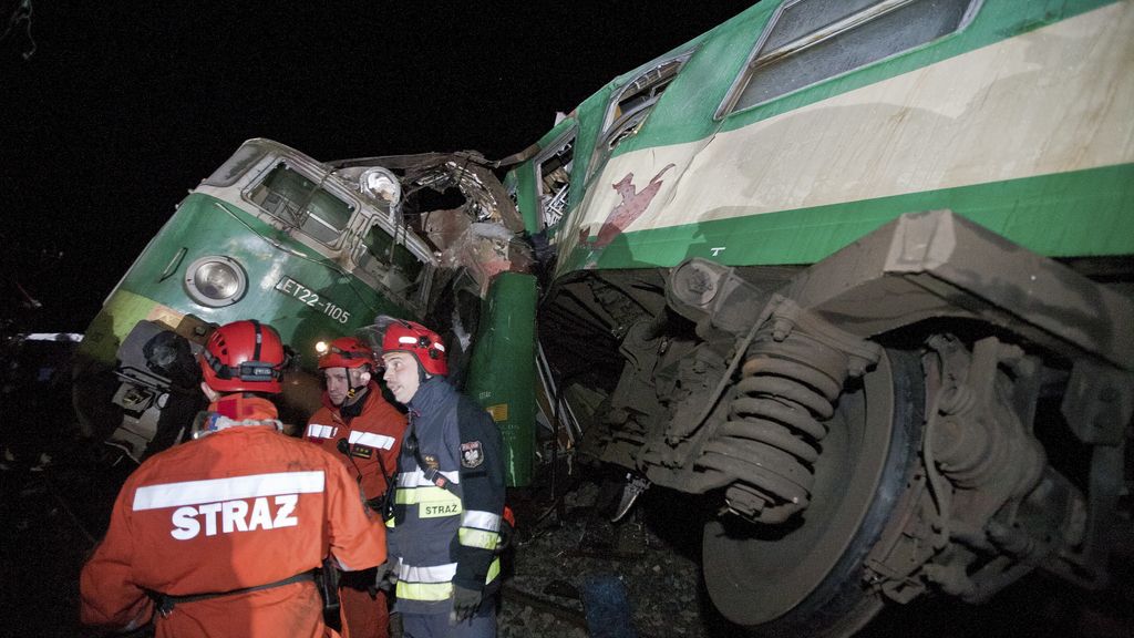 Imágenes del choque de trenes en Polonia