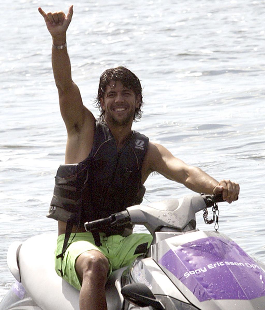 En verano, érase un famoso a una moto de agua pegado...