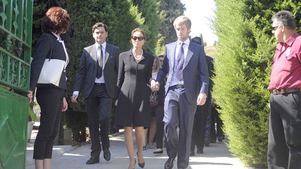 Tras 24 horas en el tanatorio, el entierro se oficiaba a las 13 horas del martes