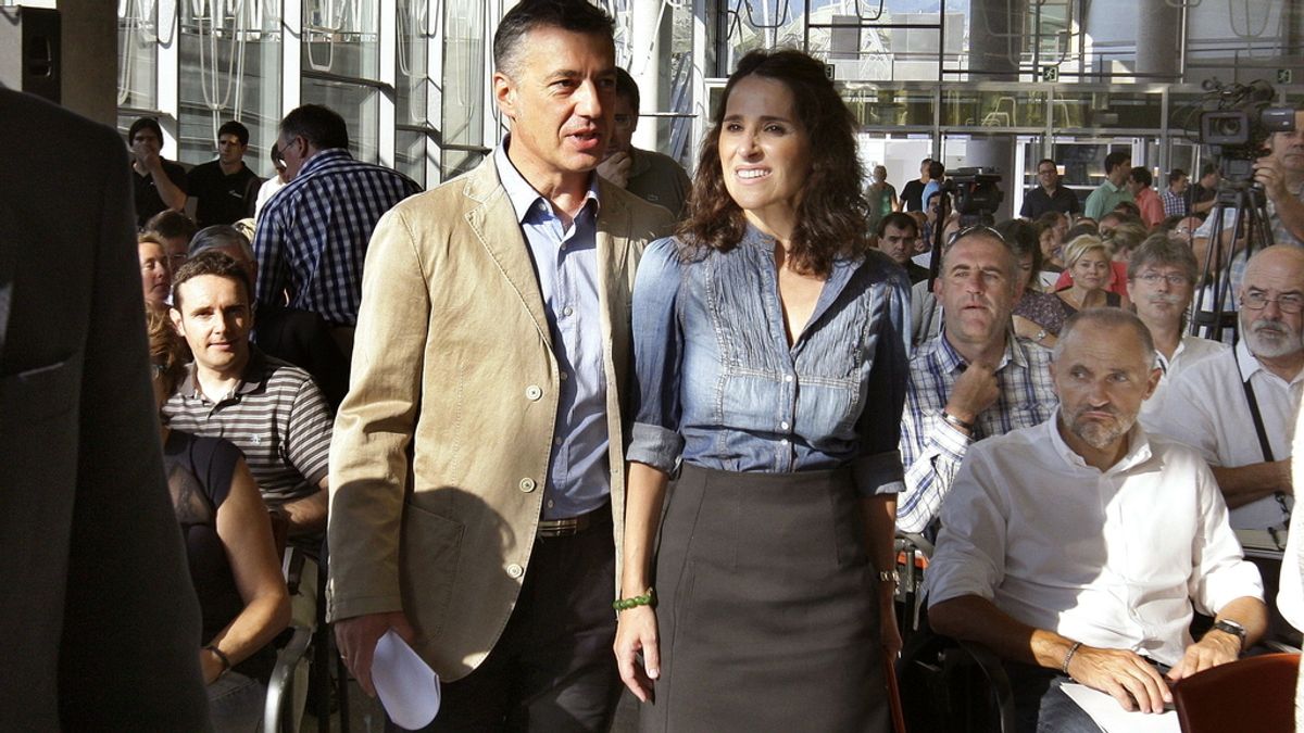 El presidente del PNV y candidato a lehendakari, Iñigo Urkullu y  Bakartxo Tejería, diputada por Guipúzcoa