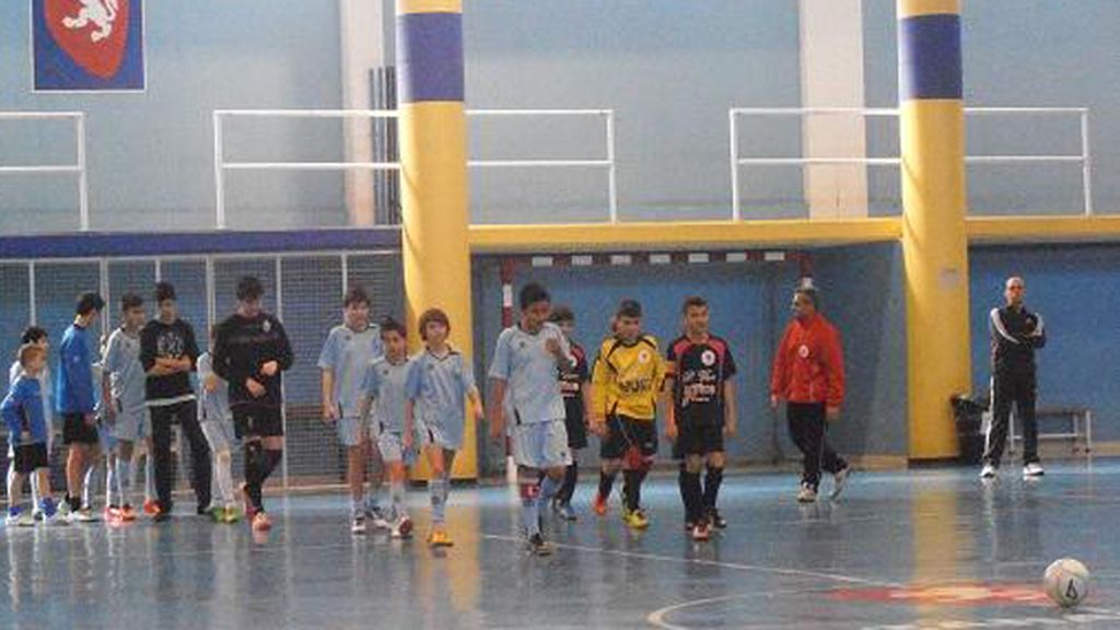 Del pésame, al homenaje: el fútbol español enmudece en recuerdo de Óscar Lou