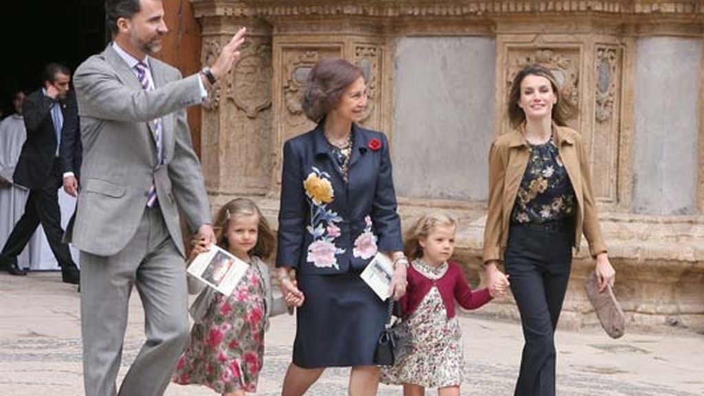 Los príncipes de Asturias y la reina Sofía, en la Misa de Resurrección