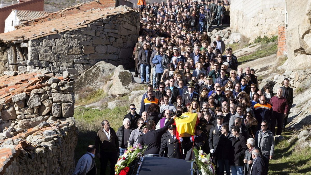 Funeral del agente arrojado a las vías del tren