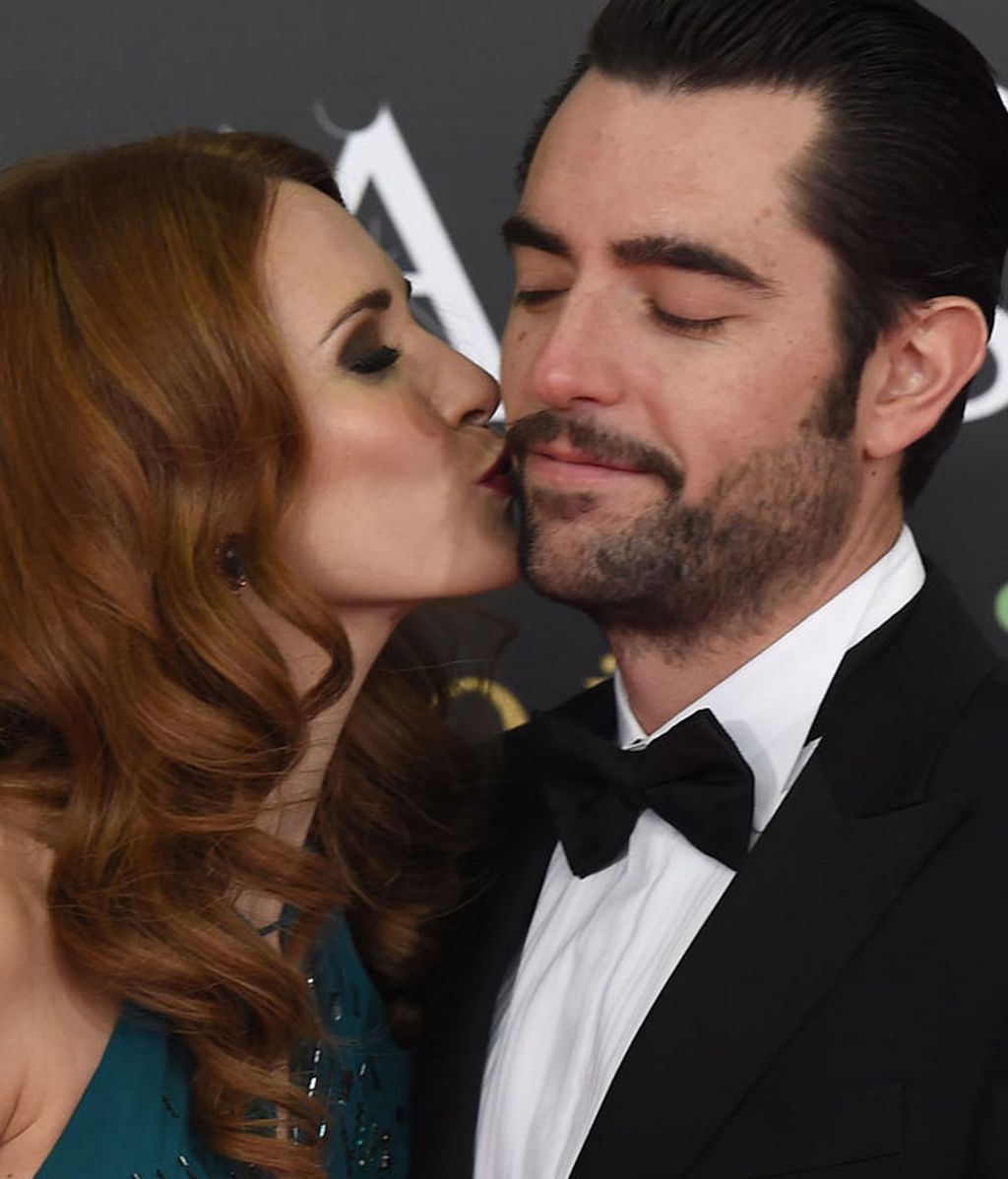 Dani Mateo y Elena Ballesteros mostraron su amor sobre la alfombra fucsia