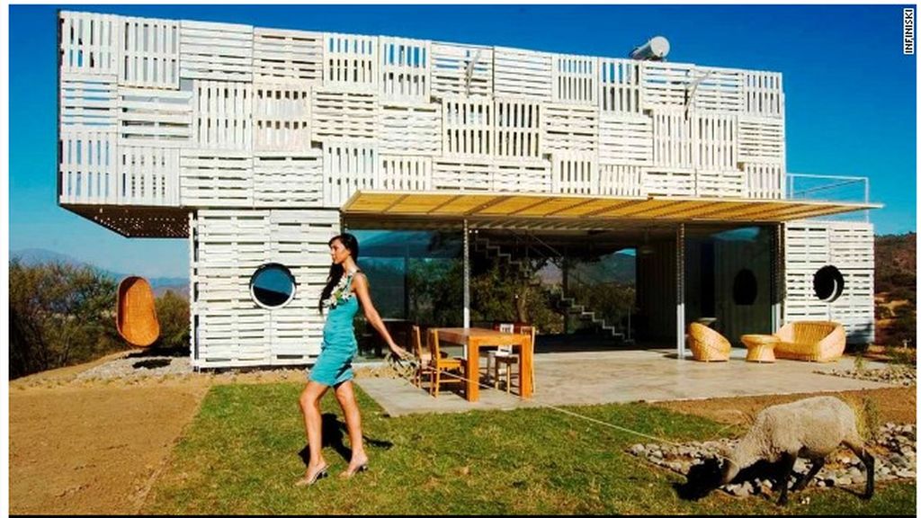 Palacios de basura, espectaculares casas construidas a partir de chatarra