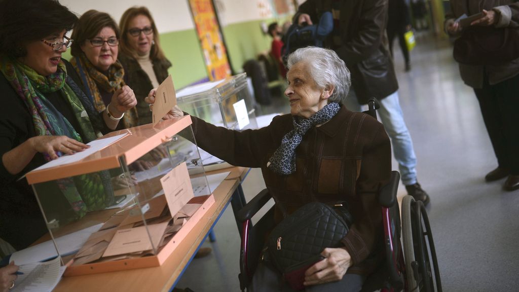 Los españoles votan el fin del bipartidismo