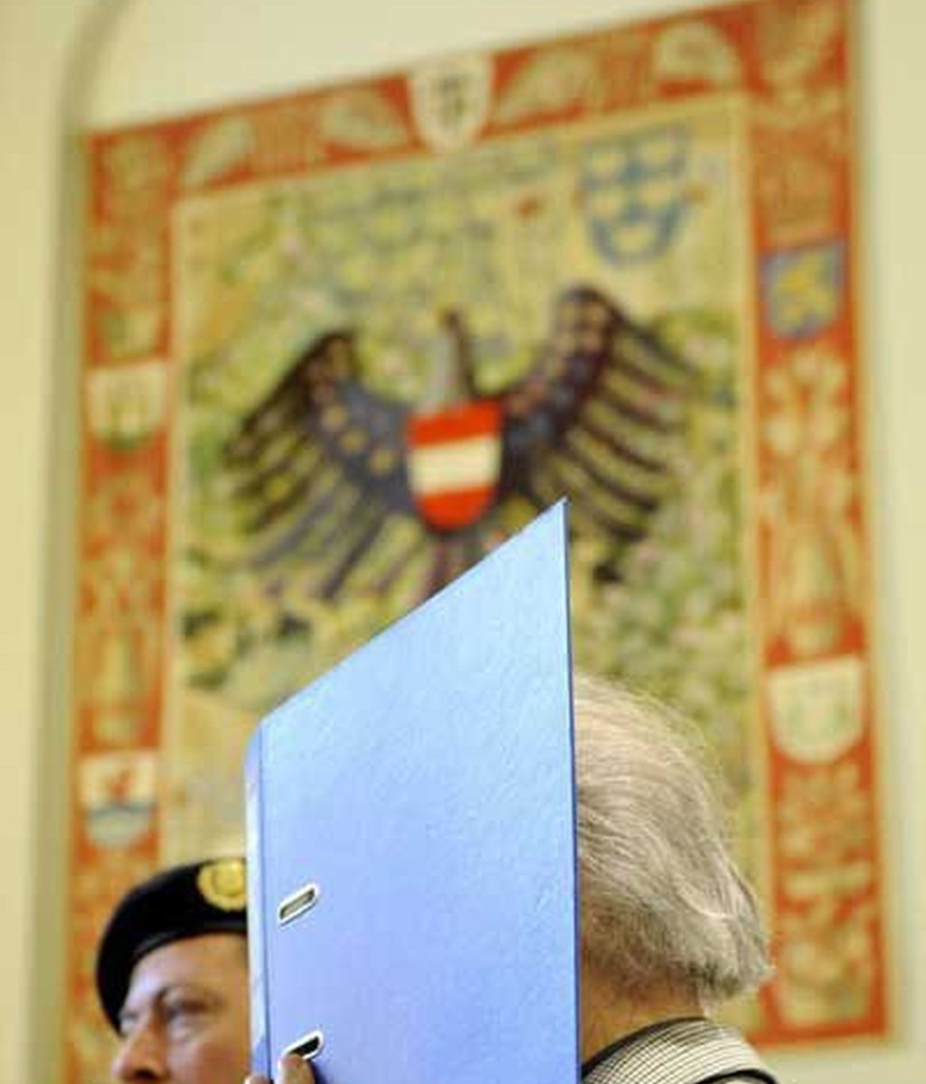 Las cámaras buscan hasta el último resquicio del rostro actual de Fritzl