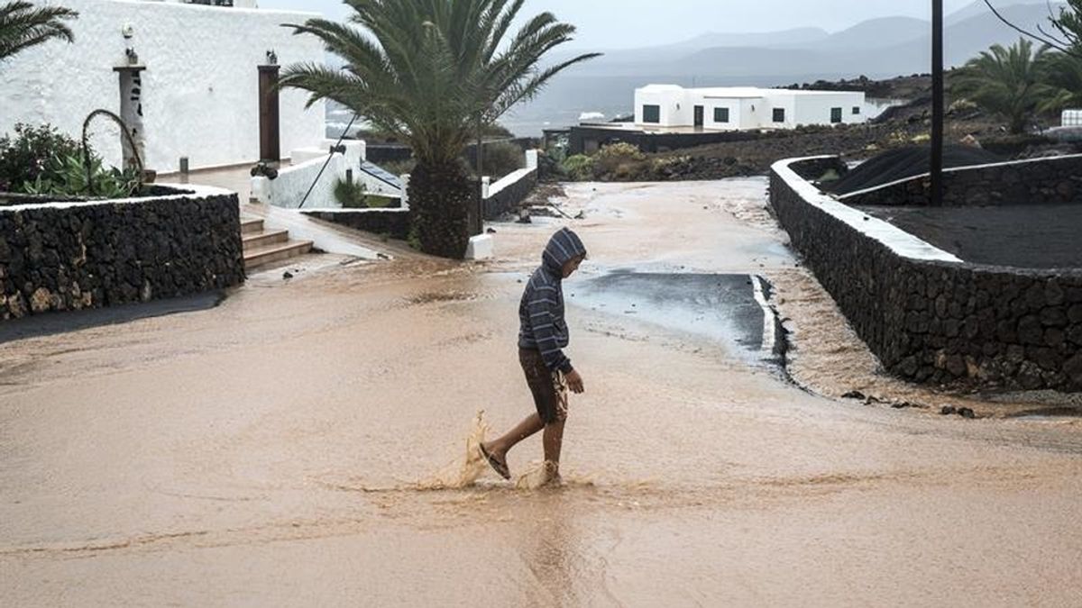 Desalojados 20 vecinos en Gran Canaria ante el riesgo de caída de piedras a sus viviendas