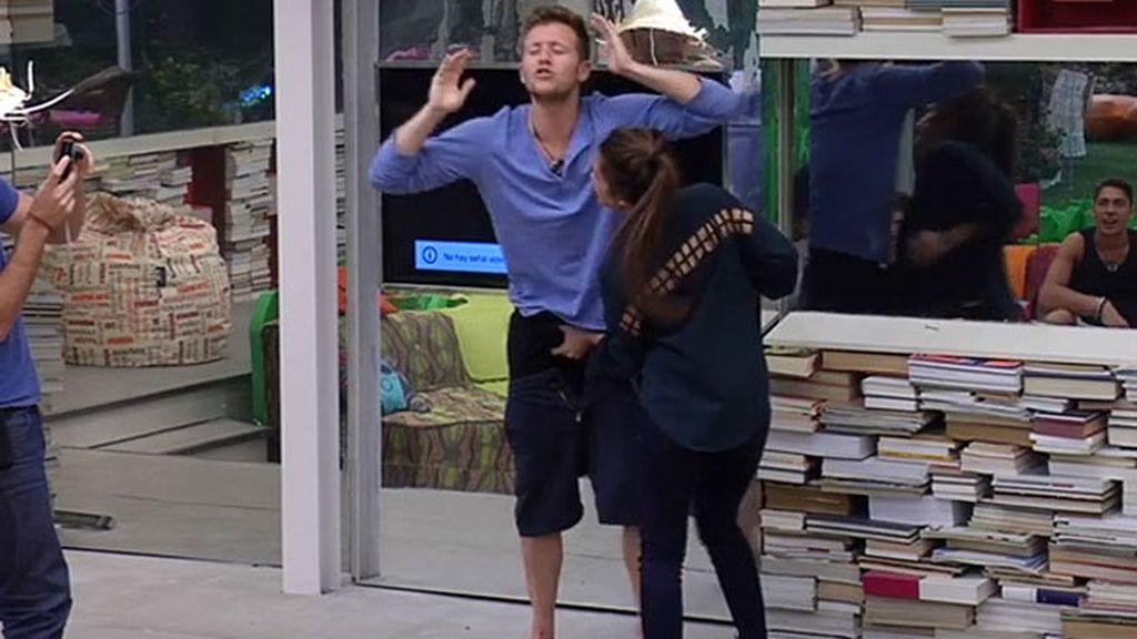 Besos, posturas y mucha tensión sexual