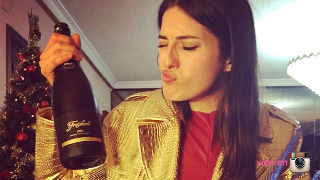 María Valverde ya no se separa del champán