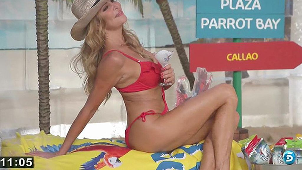 En esta ocasión, la actriz ha elegido un llamativo trikini rojo