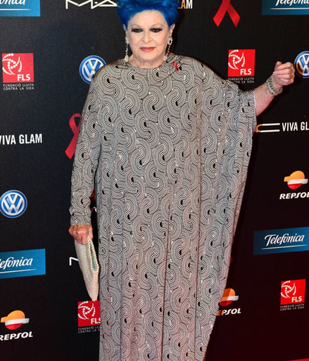 Lucía Bosé acudió con un vestido largo