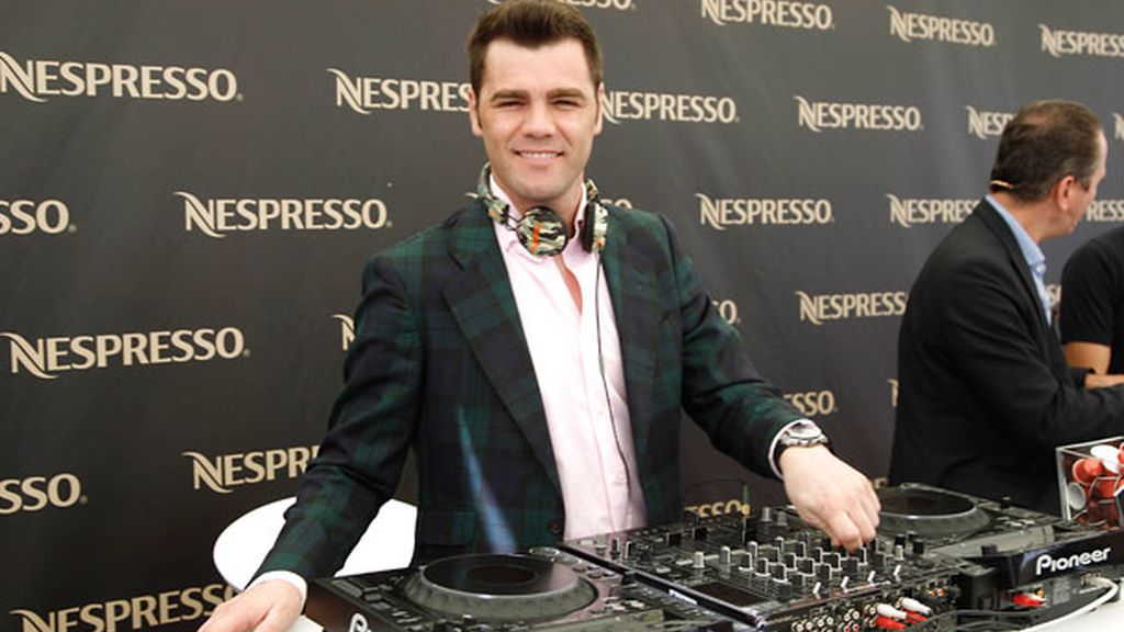 El piloto reconvertido a Dj aportó su imagen a Nespresso