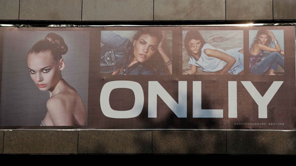 ‘Gucgi’, ‘Roeex’ o ‘Lancone’, marcas falsas en grandes anuncios en China