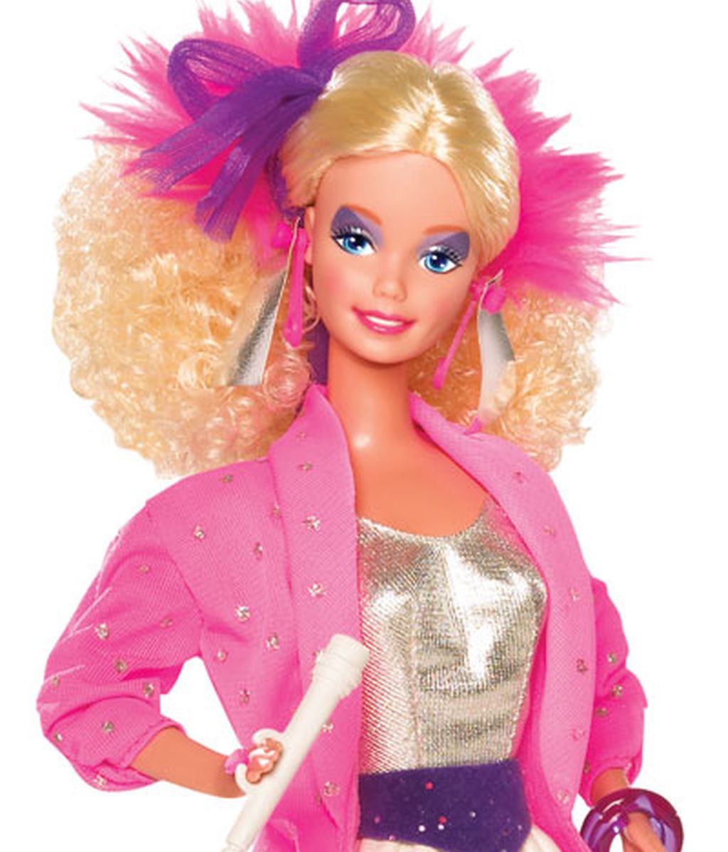 Barbie se saca las carreras de periodismo e informática