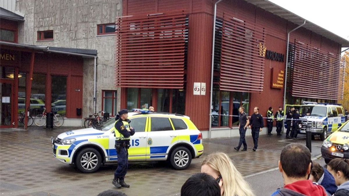 Abatido un hombre que irrumpió con una espada en una escuela de Suecia