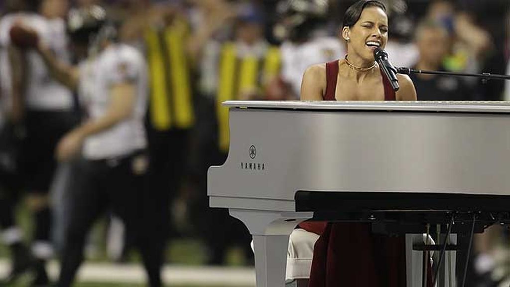 Beyoncé y Alicia Keys funden los plomos de América en la Super Bowl